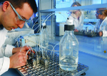 Mikroreaktionstechnik: Die Chemieanlage auf dem Labortisch