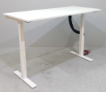 Kinnarps - Steh-Sitz-Schreibtisch 180 cm, weiß