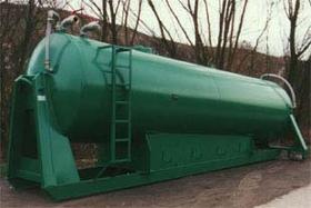 Wassertank mit Unterbau für Abrollcontainer