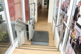 Plattformlifte und Rollstuhllifte für alle Treppen