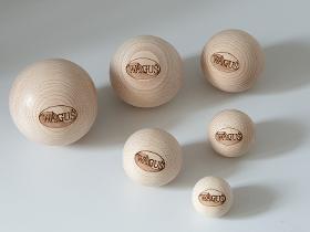 Massageball / Faszienball aus Holz 9cm - "Made in Europe" (Holzball, Holzkugel, Massagekugel)