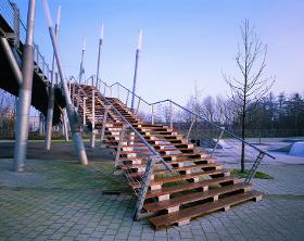Treppengeländer mit Edelstahlseilen und-netzen als Geländerfüllung
