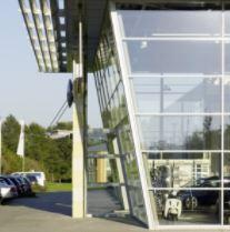Pfosten-Riegel-Fassaden: Regionale Bürobebäude- Fassaden von größtmöglicher Eleganz