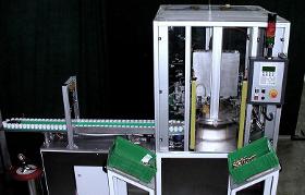 Montageautomat zum Verschrauben von Bauteilen
