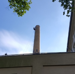 Schornstein und Turm