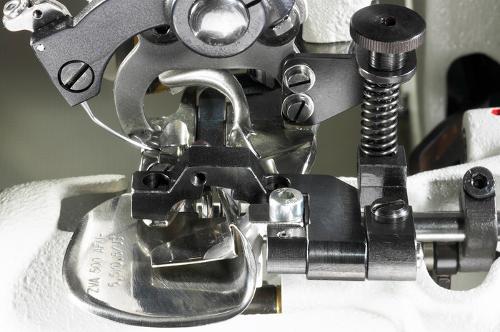 Blind Stitch Sewing Machine for Bookseaming cl. 221-18/1