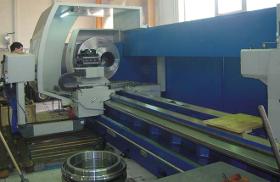 Universalspitzendrehmaschine mit Fräseinrichtung (Fabrikat: Gurutzpe / Typ A 1200 2G CNC)