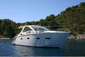 Yachtcharter: Sealine SC 35
