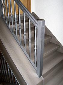 Treppensäule - Holz und Edelstahl